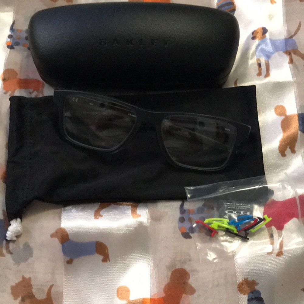 🎀Oakley frame with transition lenses👓